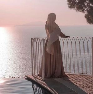 Meet your Posher, Mona